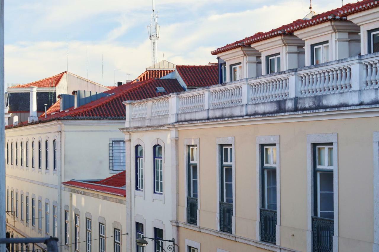 Joivy Bold And Colourful 1-bed Flat At The Heart Of Chiado, Nearby Carmo Convent Lisboa