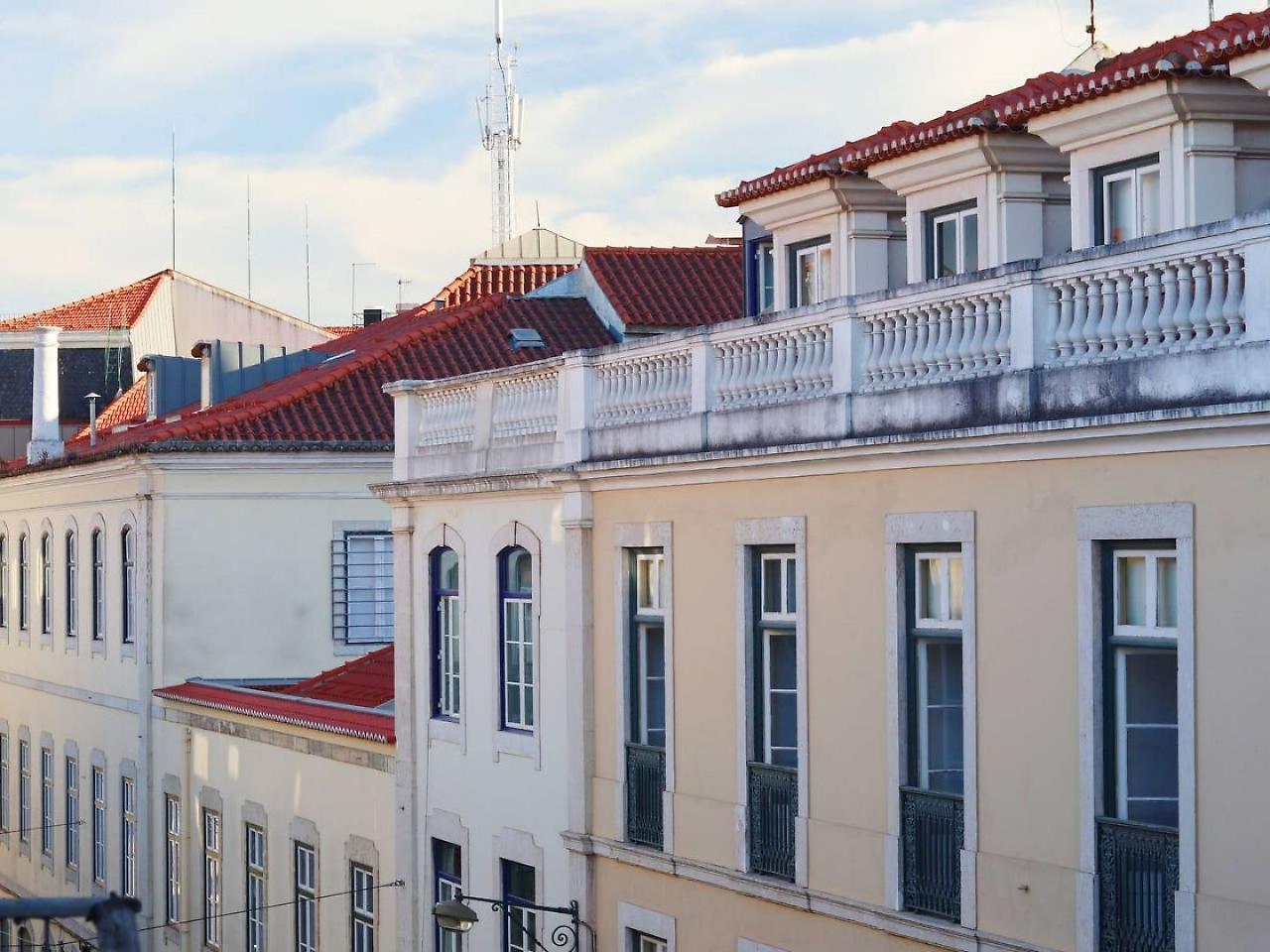 Joivy Bold And Colourful 1-bed Flat At The Heart Of Chiado, Nearby Carmo Convent * Lisboa